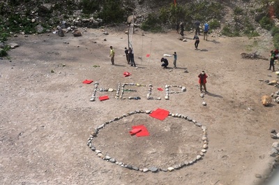 ネパール山中に大きく「HELP」、外国人登山客ら4日ぶり救出