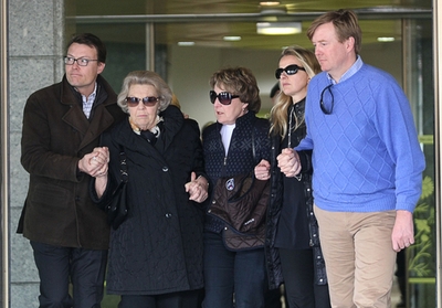 雪崩で重体のオランダ王子、意識回復しない可能性も