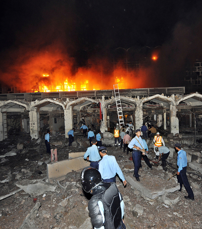 イスラマバードのホテルで爆弾による大きな爆発、死傷者多数