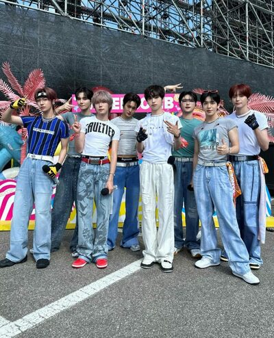 CRAVITY、初の「WATERBOMB」で圧巻ステージ披露