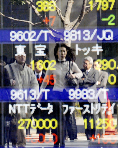 日経平均が急反発、8000円台回復