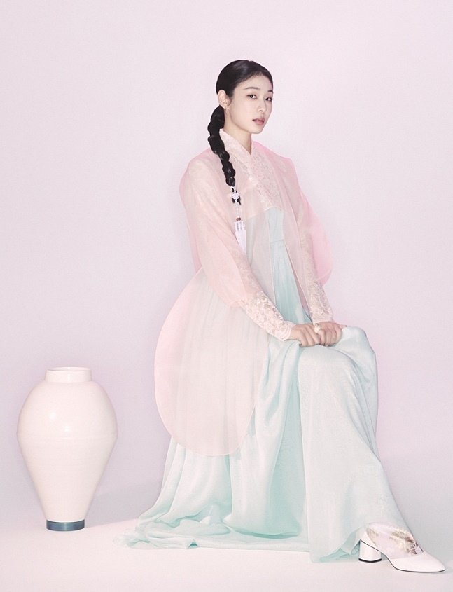 キム・ヨナ（金妍児）韓服グラビア（写真提供=文化体育観光省）(c)NEWSIS