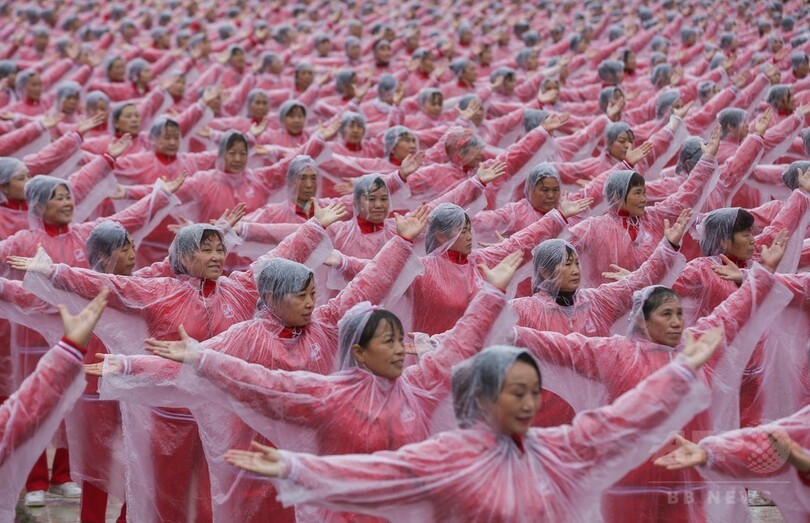 躍動するおばさんたち─中国・当世「広場ダンス」事情（4） 変ぼうする社会に舞う