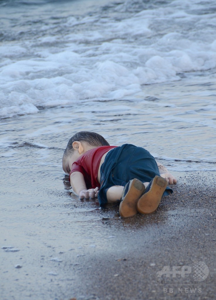 「子供たちは私の手を滑り抜けた」 水死したシリア男児の父が述懐