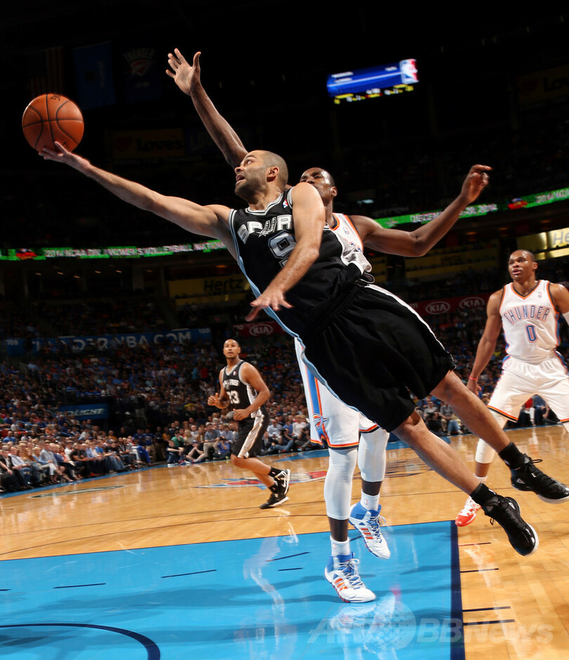 サンダーがスパーズの連勝記録更新を阻止