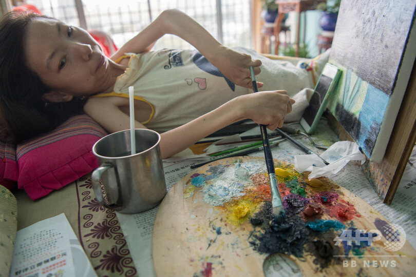 関節リウマチで全身不随の女性、絵を描き続け30年 中国・山西