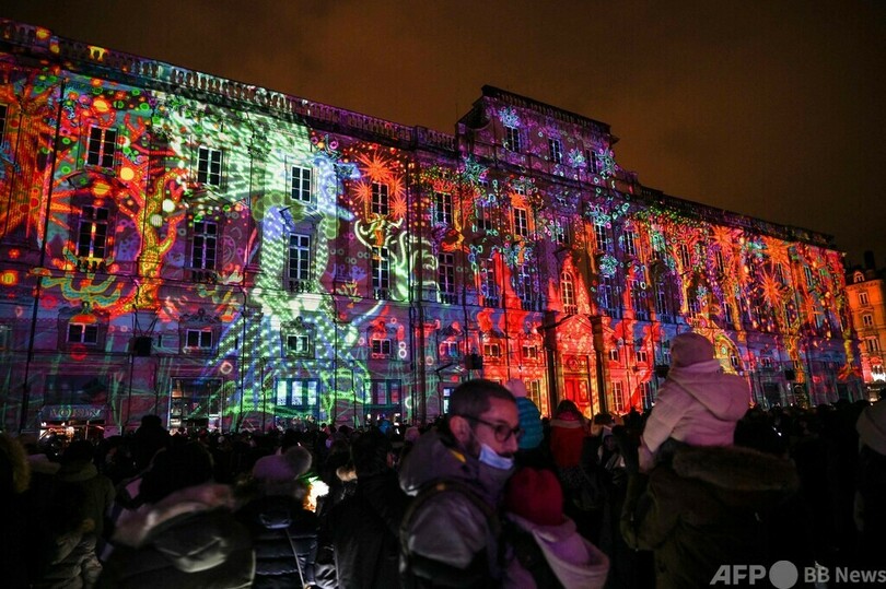 仏リヨンで「光の祭典」 街全体がライトアップ