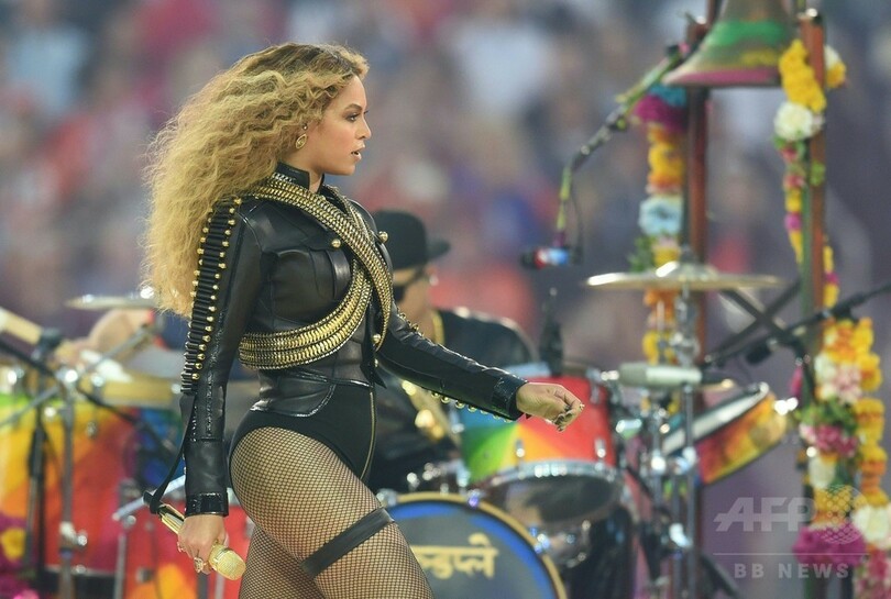 ビヨンセ、スーパーボウルで黒人運動テーマの新曲 賛否沸騰