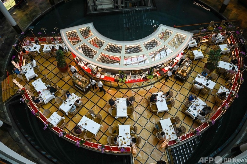 シンガポール、コロナ対策厳格化で外食禁止 対面は2人まで