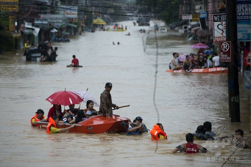 マニラで洪水、台風16号の豪雨で