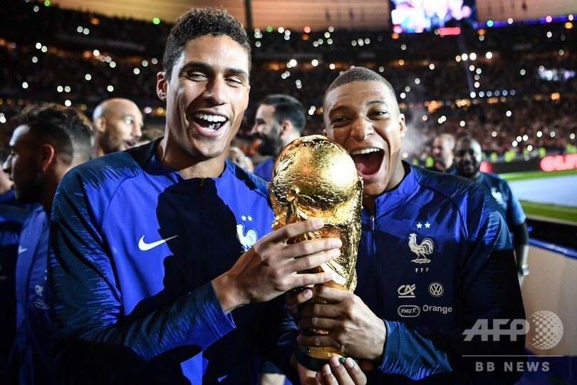 フランスがNL初勝利、試合後にW杯優勝セレモニー
