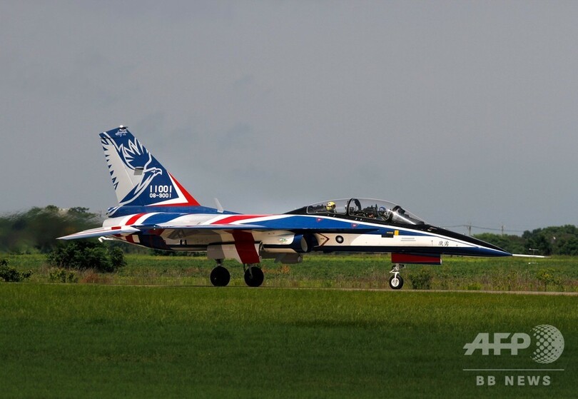 軍事面で「自立」余儀なくされる台湾、自主開発の練習機を初公開