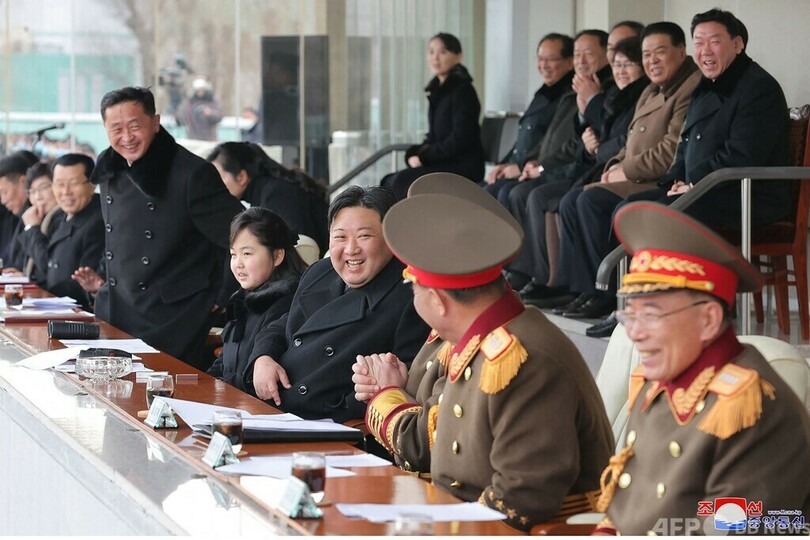 金正恩氏、娘とスポーツ観戦