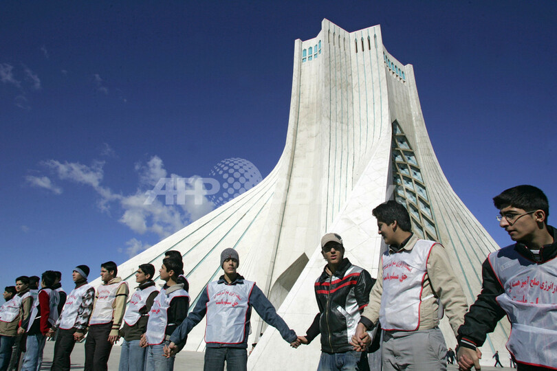 ＜イラン核問題＞「平和的な原子力利用の権利を」、若者が抗議行動 - イラン