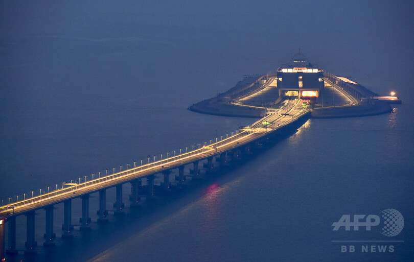 夜の港珠澳大橋 年内に完工、開通予定