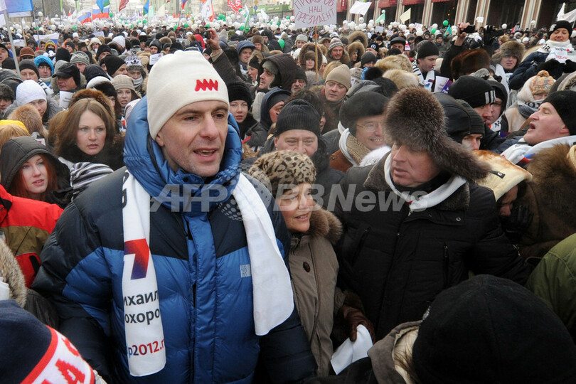モスクワでプーチン支持派・反対派がデモ