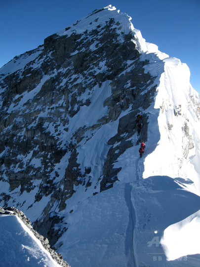 ネパール、昨年のエベレスト登山許可証の期限を延長 ネパール、昨年のエベレスト登山許可証の期限を延長