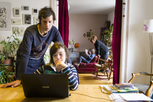 世界で5億 「外出控える人」 新型コロナの封鎖や禁止令で