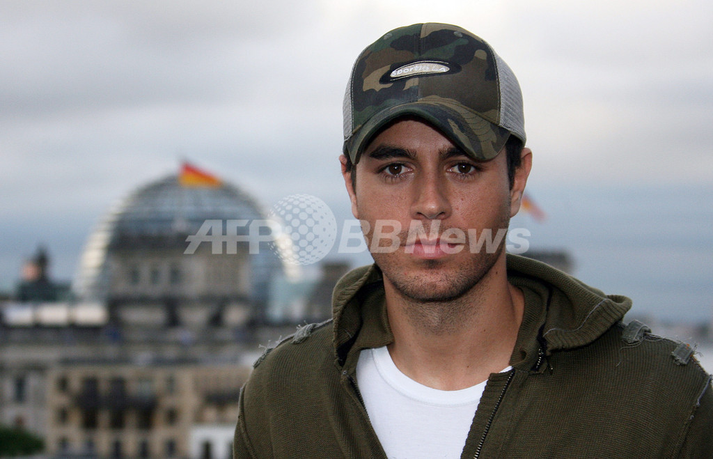 エンリケ・イグレシアス ニューアルバムをドイツでPR 写真3枚 国際ニュース：AFPBB News