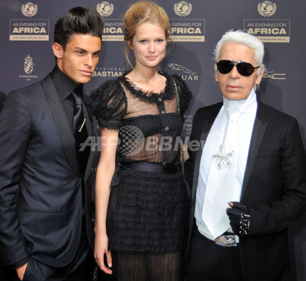 カール・ラガーフェルド、ドイツのチャリティガラに出席 写真1枚 国際ニュース：AFPBB News