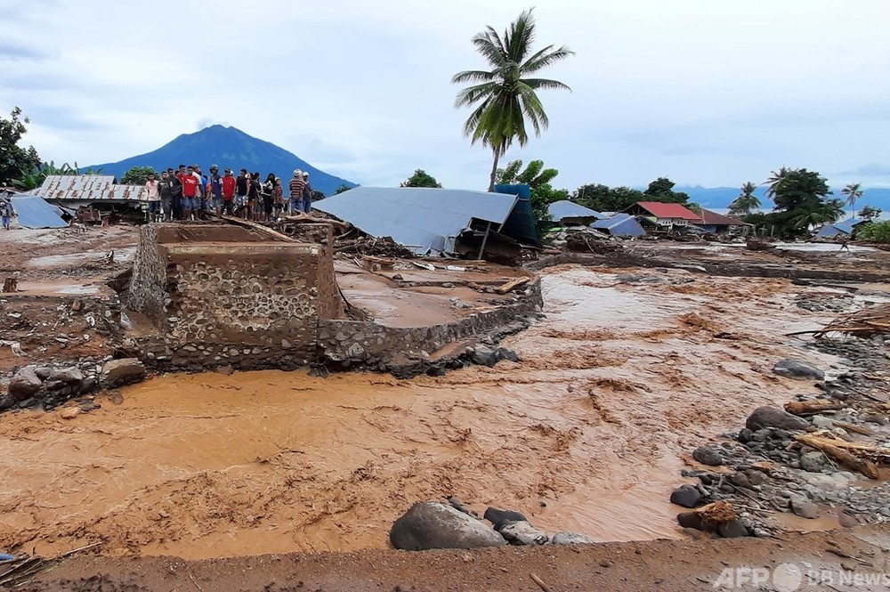 インドネシア、水害の死者86人に訂正 行方不明者は100人超に