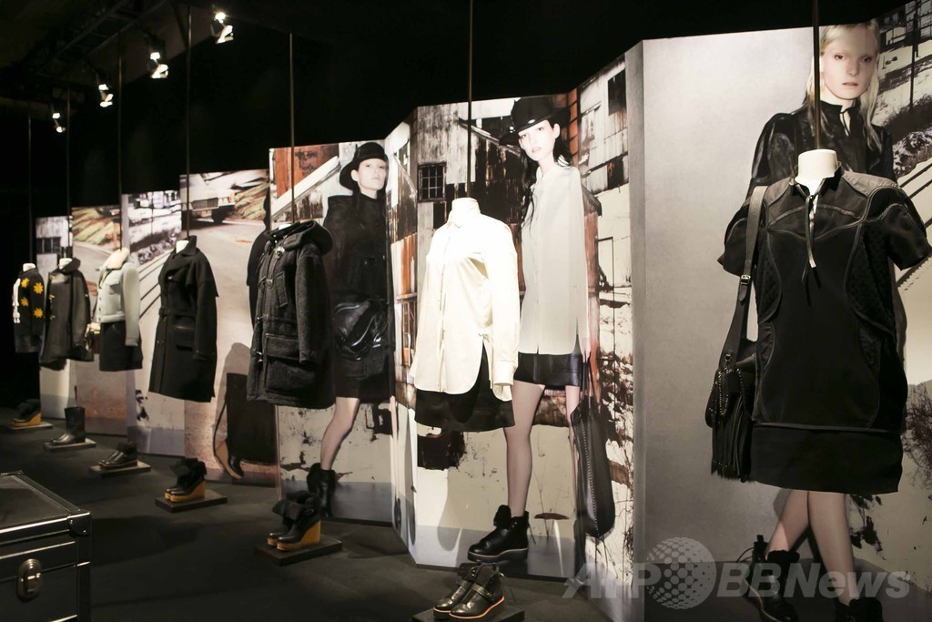 「コーチ」、スチュアート・ヴィヴァースによるデビューコレクションを都内で披露