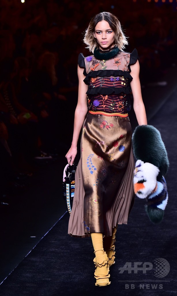 「フェンディ」16/17年秋冬コレクション