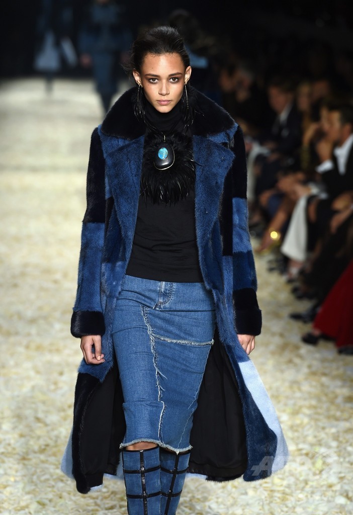 生まれ育ったサンタフェから着想を得たボヘミアンシック、「トム フォード」15/16年秋冬