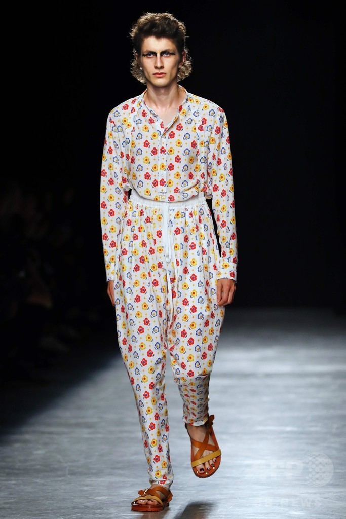 「アンドレアス・クロンターラー フォー ヴィヴィアン・ウエストウッド」17年春夏