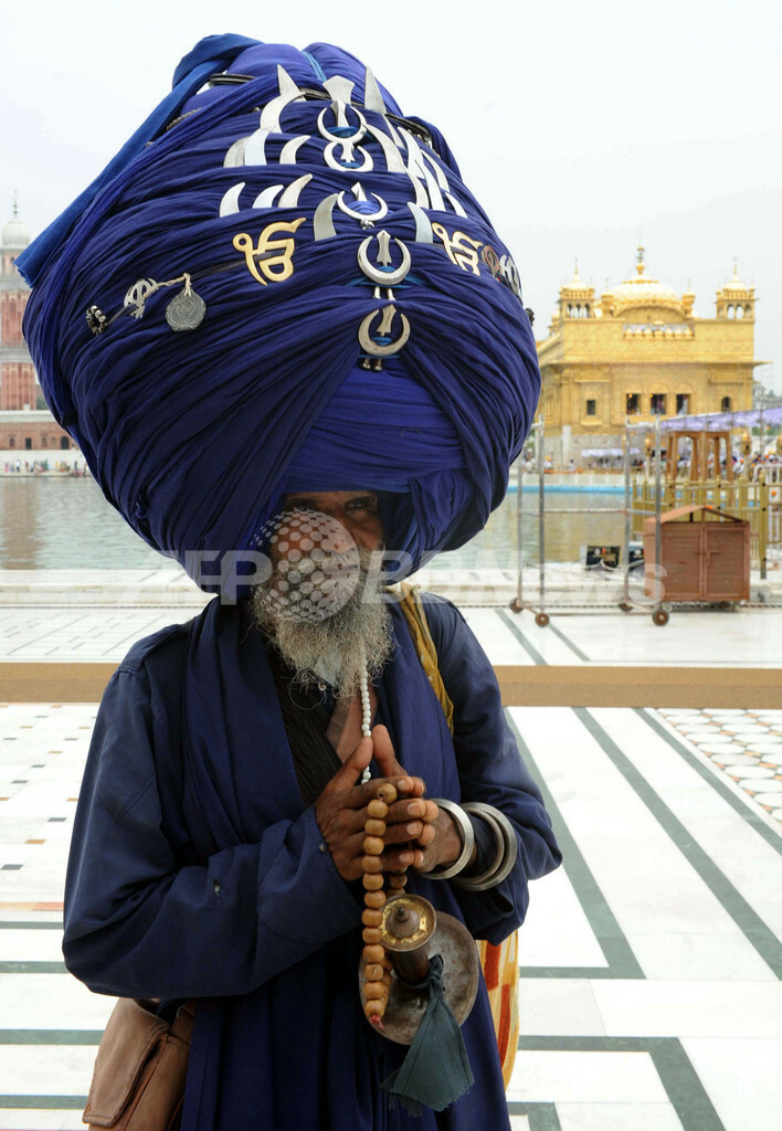 シーク教聖典導入407周年、黄金寺院で祭典 インド 写真7枚