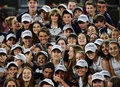 テニス、マドリード・オープン（Mutua Madrid Open 2014）男子シングルス決勝。記念撮影に臨むラファエル・ナダル（Rafael Nadal、2014年5月11日撮影）。(c)AFP/PIERRE-PHILIPPE MARCOU