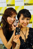 韓国・ソウルでニコン（Nikon）が発表したデジタルカメラ「COOLPIX Sシリーズ」の新型「COOLPIX S620」（2009年2月3日撮影）。(c)AFP/JUNG YEON-JE