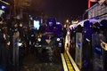 トルコ・イスタンブールで、襲撃されたナイトクラブに駆け付けた特殊部隊の車両（2017年1月1日撮影）。(c)AFP/YASIN AKGUL