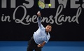 テニス、ブリスベン国際、男子シングルス決勝でサーブを打つニック・キリオス（2018年1月7日撮影）。(c)AFP/Saeed KHAN