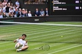 テニス、ウィンブルドン選手権、男子シングルス決勝。優勝を喜ぶカルロス・アルカラス（2023年7月16日撮影）。(c)Glyn KIRK / AFP