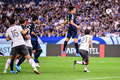 2026年サッカーW杯北中米大会アジア最終予選、グループC、日本対中国。先制点を決める遠藤航（右から2人目、2024年9月5日撮影）。(c)Yuichi YAMAZAKI / AFP
