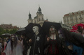 チェコ・プラハ（Prague）で1日、「ゾンビ・ウォーク（Zombi Walk）」が開催され、特殊メークでゾンビに扮した参加者らが街に繰り出した（2013年6月1日撮影）。(c)AFP/MICHAL CIZEK