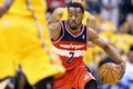 13-14NBAプレーオフ・イースタンカンファレンス準決勝（7回戦制）、インディアナ・ペイサーズ（Indiana Pacers）対ワシントン・ウィザーズ（Washington Wizards）第1戦。ドリブルでボールを運ぶワシントン・ウィザーズのジョン・ウォール（John Wall、2014年5月5日撮影）。(c)AFP/Getty Images/Andy Lyons