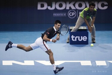 ジョコビッチ、タイでのエキシビションマッチでナダルに快勝 写真12枚