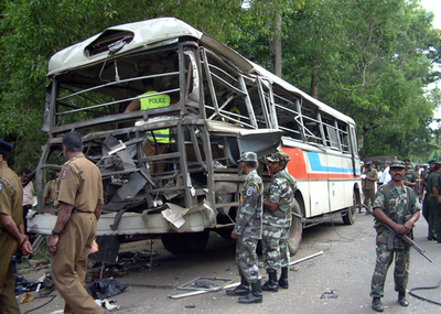 スリランカ当局、連続バス爆破事件で50人以上を拘束