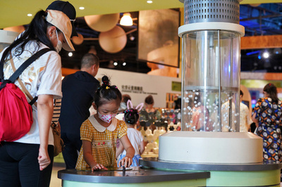 中国のSNSでバズる「1分間科学教室」 娯楽だけでなく知識楽しむ時代に