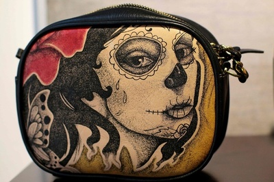 タトゥー技術生かしたハンドバッグ、メキシコの受刑者が制作