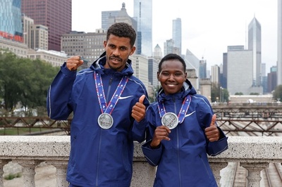 トゥラとチェプンゲティッチが優勝、鈴木4位 シカゴ・マラソン