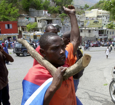 食料・燃料価格高騰で抗議デモ激化 ハイチ