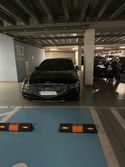 韓国で頻発する「確信犯的」迷惑駐車…歩行者通路ふさぎ、抗議も無視