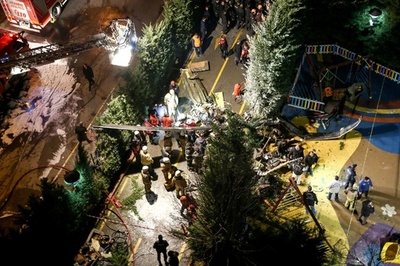 トルコ軍ヘリ、イスタンブール住宅地に墜落 兵士4人死亡