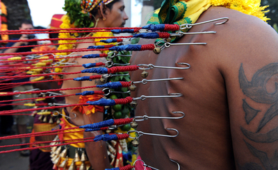 ヒンズー教の奇祭「タイプーサム」、マレーシアで