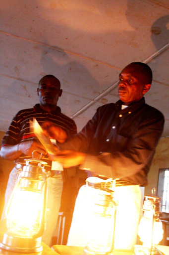 カメルーン総選挙の投票、早くも不正で野党が批判