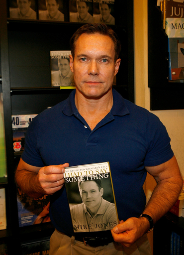元男娼／作家のマイク・ジョーンズ、新著書の発売記念サイン会を開催
