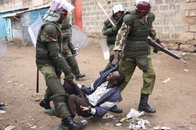 ケニアで非合法集団が暴動、14人死亡